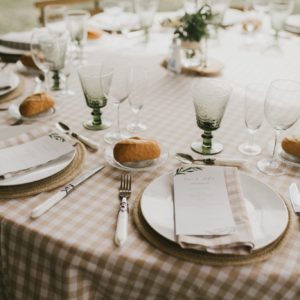 Mantel vichy beige y blanco