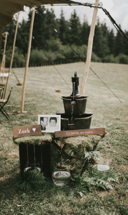 Decoracion-Rincon-Homenaje-Boda-Lierni-Aitor-Mesa-Presidencial