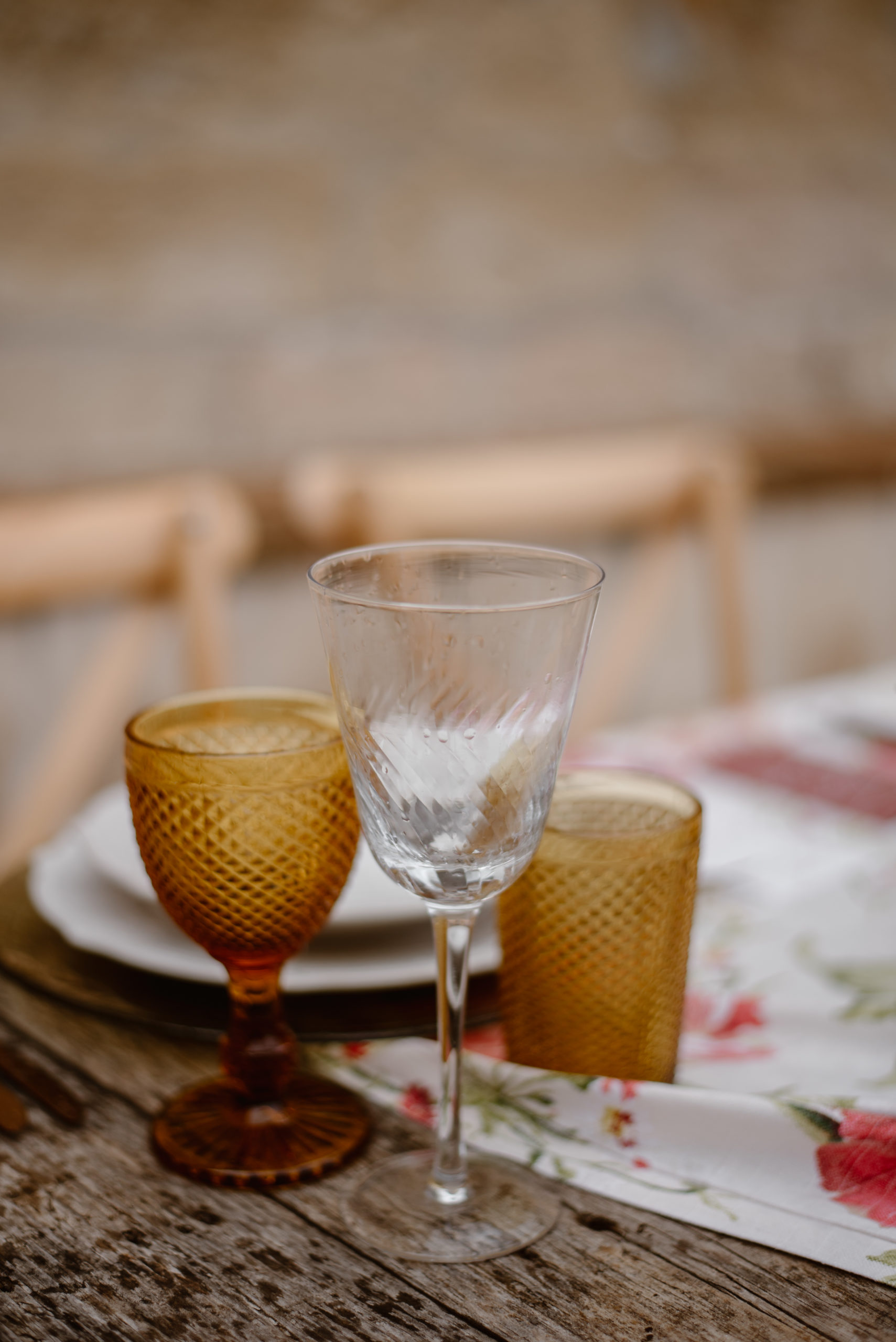 Copas y vasos de colores en alquiler para bodas y eventos