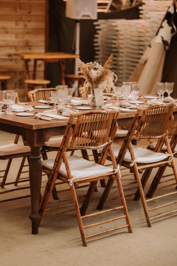 Mesa de madera para banquete