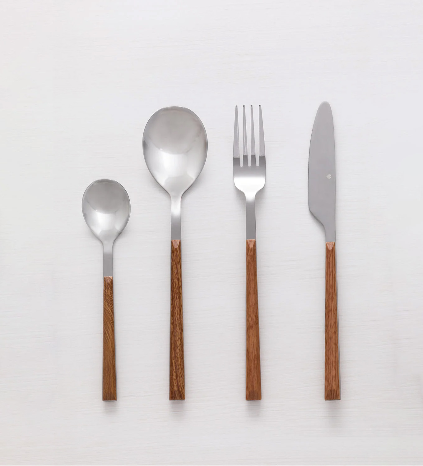 Cubertería rústica efecto madera