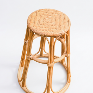 Taburetes de mimbre claro