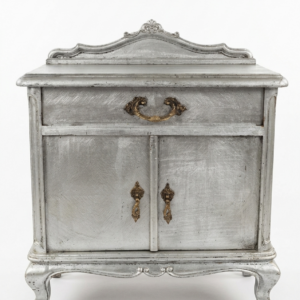 Mesilla plateada con armario