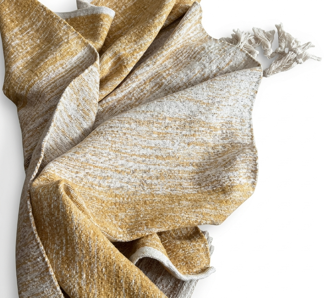 Alfombrita rectangular mostaza y blanca